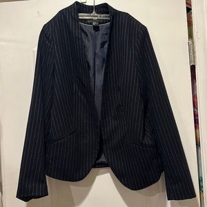 Navy blue pinstripe blazer - H&M - Size 10